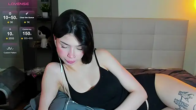 Tune_Godnesss live cam on StripChat