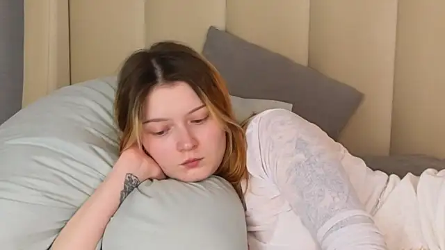 AlyssFrost webcam
