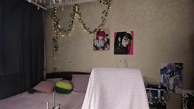 Love_is_Lola webcam