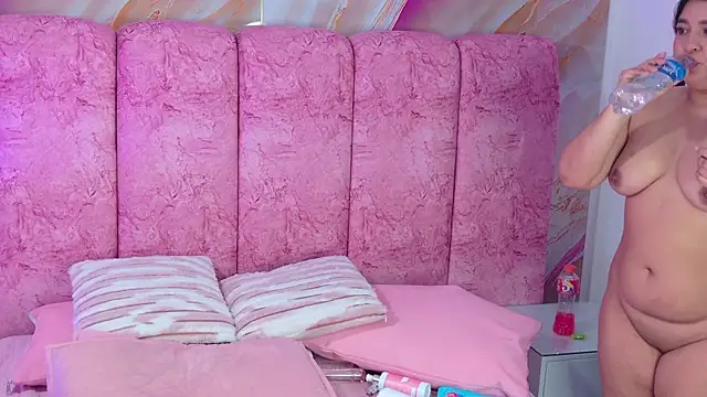 emmacurvy webcam