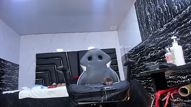 Ladyy_Scarlett webcam