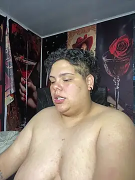 Hailey_Curvy webcam