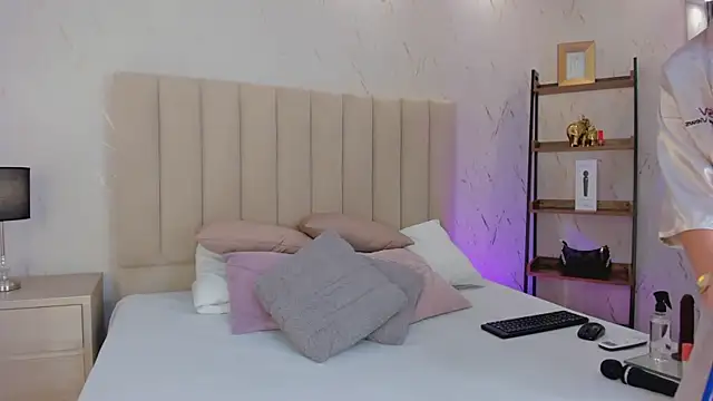 LilithHarperr_ webcam