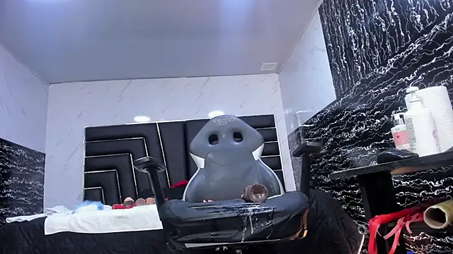 ladyy_scarlett - Ladyy_Scarlett's free webcam - UK Sex Cams