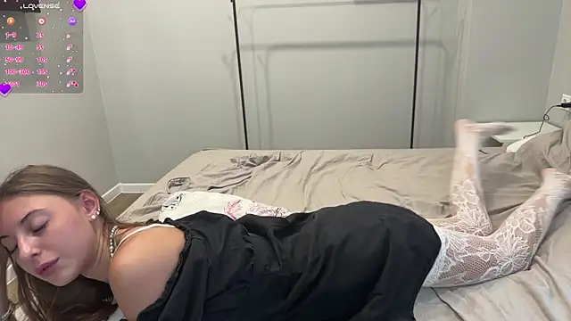 selena_favn webcam