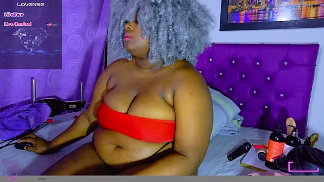 ebony_NeighborMoans webcam