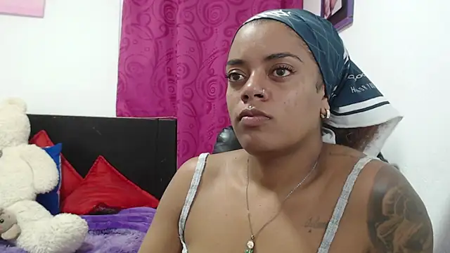 ladyrd1 webcam