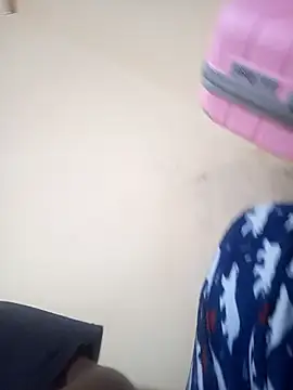 CUTE-LEYLAH webcam