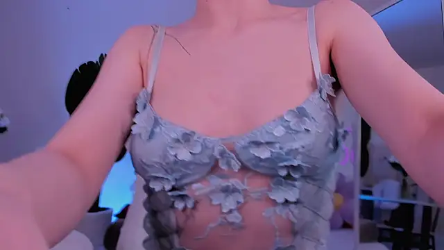 LittlePeach007 webcam