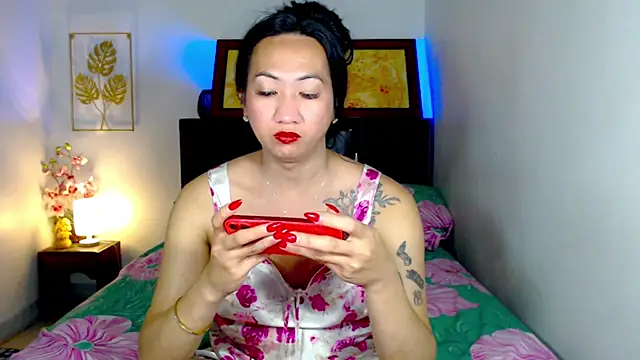 LovelyQueen69 webcam