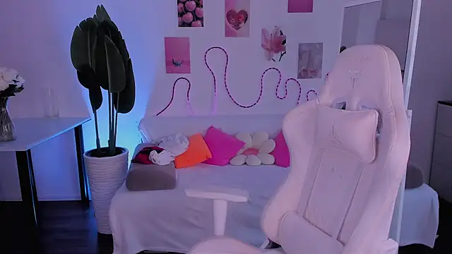 LittlePeach007 webcam