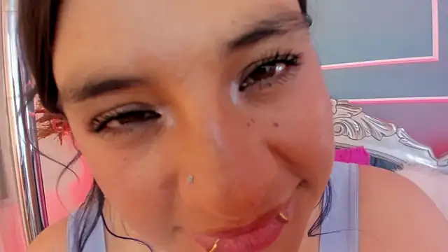 TaraTaylorr webcam