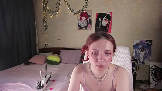 Love_is_Lola webcam