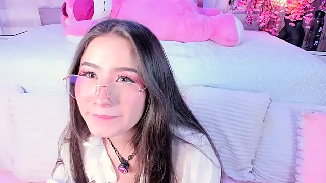 naomistart - Naomistart's free webcam - UK Sex Cams