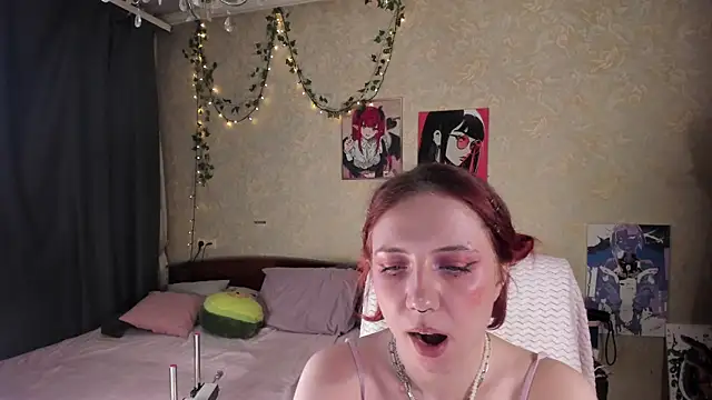 Love_is_Lola webcam