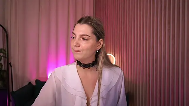 LucreciaStorm webcam