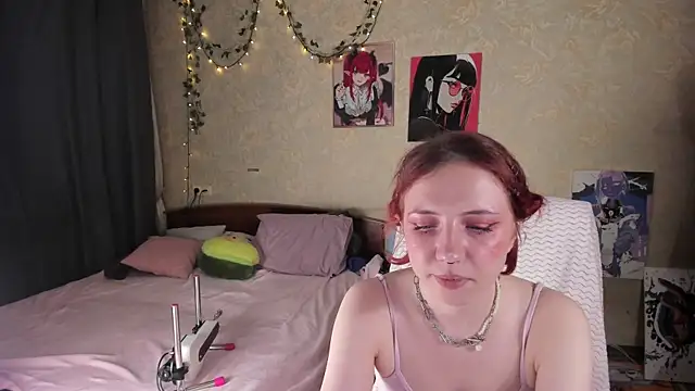 Love_is_Lola webcam