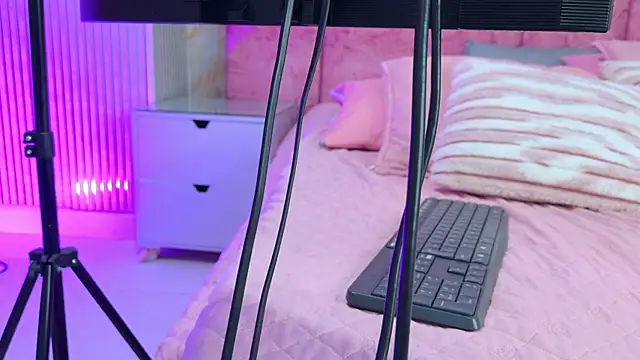 emmacurvy live cam on StripChat