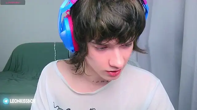 leonboykisser (M twink) - take off my top
