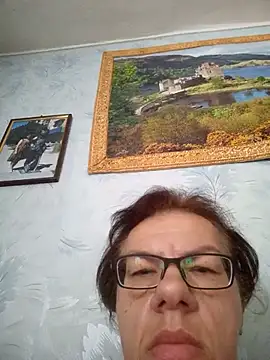 Olena72531 webcam