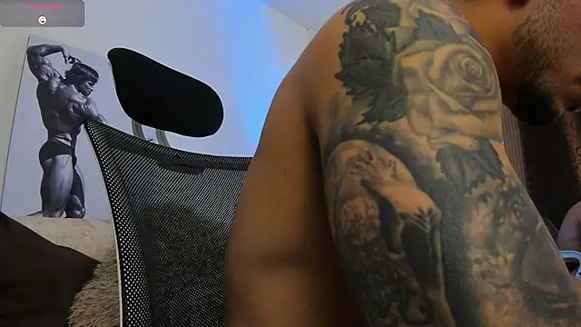 LiamReigns_ webcam