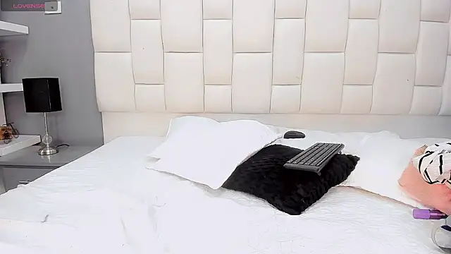 Modella: Nikol-hilton