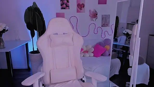 LittlePeach007 webcam