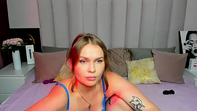 KattyWests webcam