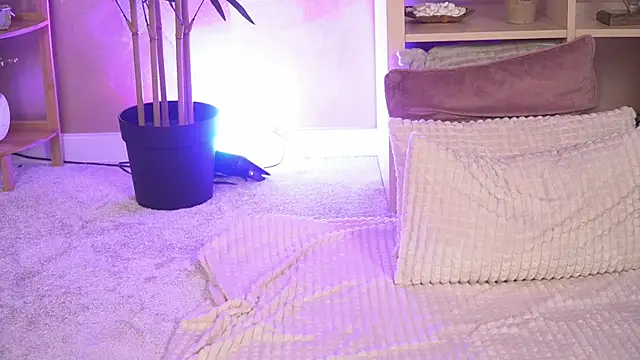 firesbomb777 live cam on StripChat