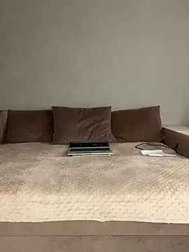 LaraVoosh webcam