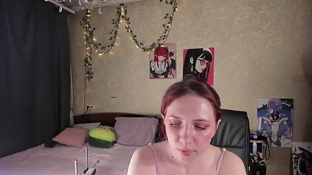 Love_is_Lola webcam