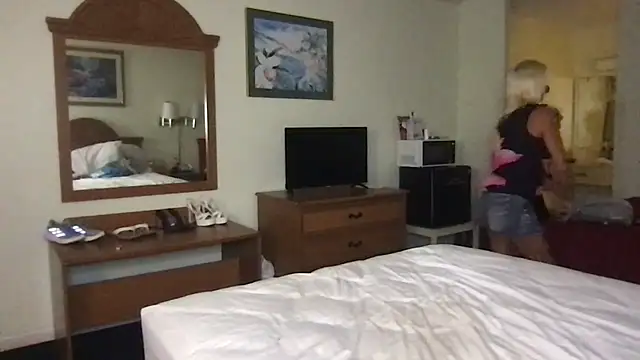 TiffaneyLove webcam