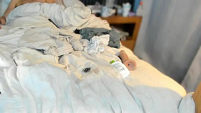 bubblebuttblondeboy webcam