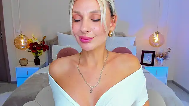 MissLoou webcam