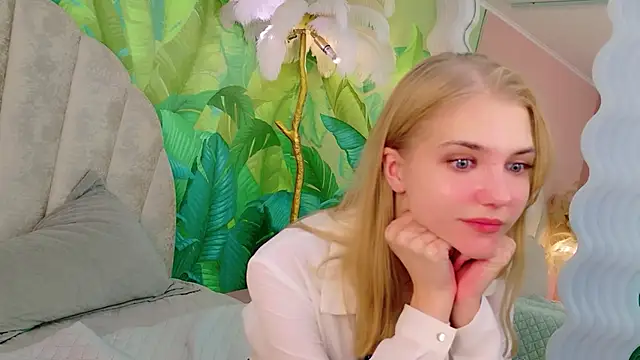 4example_Chloe webcam