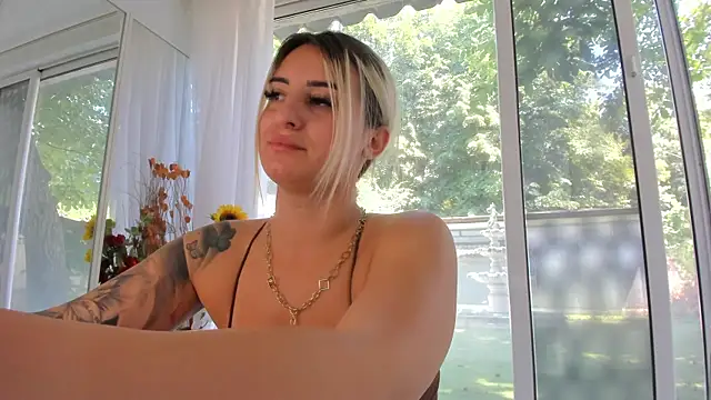 Ella_Vee webcam