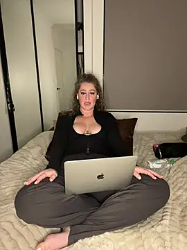 KristinaLouu webcam