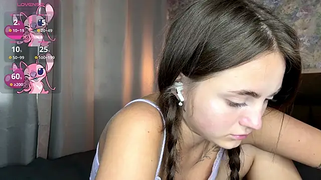 LoraDavi live cam on StripChat