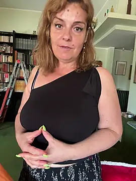 Sunbelxx live cam on StripChat