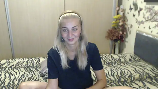 MirabelaSweet live cam on StripChat