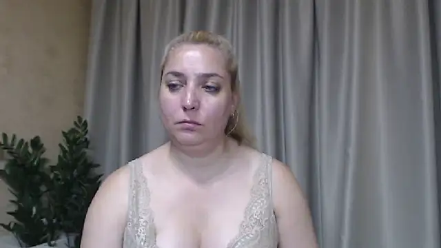 sweetpussy13 webcam