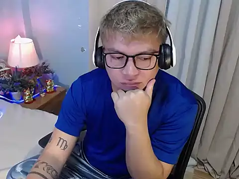 Fuckboii_intown webcam