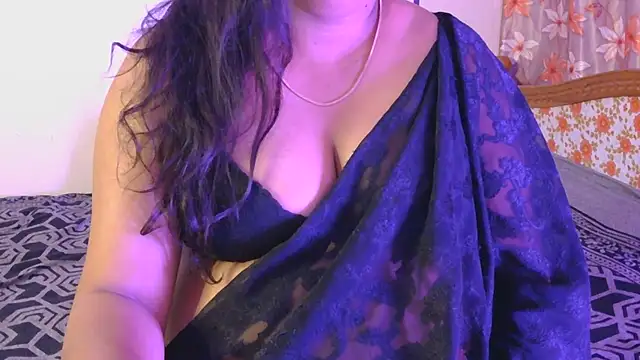 LouleyRani_ webcam