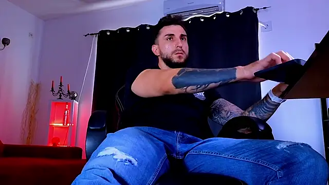 MightyAaron66 webcam
