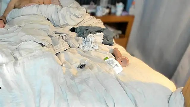 bubblebuttblondeboy webcam