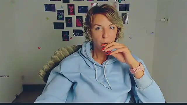 Lana_Foxyy webcam
