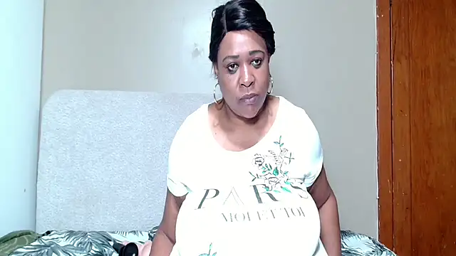 BUSTYQUEEN56_ webcam
