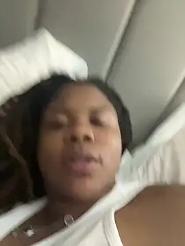 HEARTBREAKBRE webcam