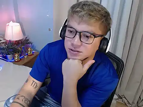 Fuckboii_intown webcam