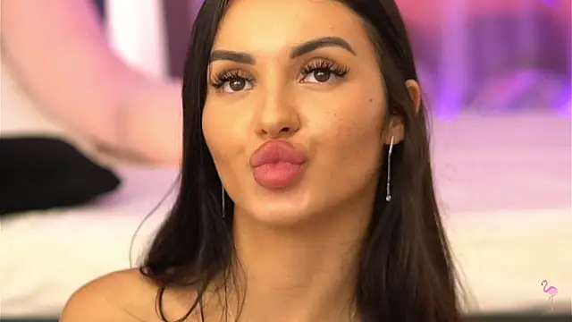 LilaRoses live cam on StripChat